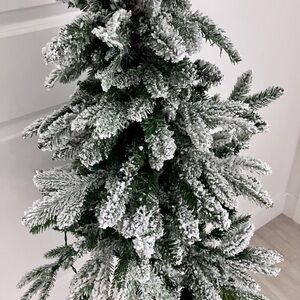 Pottery Barn Natural cut flocked Alpine tree 5 ft with 70 warm white LED lights